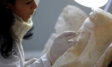 Arkeologlar Şam Müzesi’ndeki Palmira Eserlerini Restore Ediyor