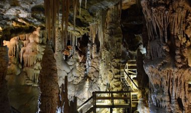 Sarkıt ve dikitleriyle ünlü Karaca Mağarası yeniden ziyarete açıldı