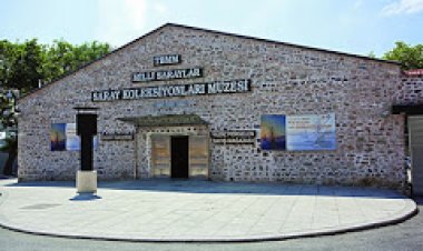 Japon İmparatoru'nun II. Abdülhamid'e hediyeleri sergileniyor