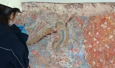 Topkapı Sarayı'nda beton sıvanın altında 500 yıllık süslemeler bulundu