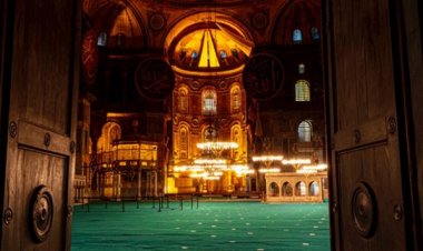 Ayasofya Camii’nin hat levhaları bakıma alınıyor
