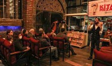 Diyarbakır'da kitap mezadı: Kitaplar açık artırma ile sahiplerini buldu