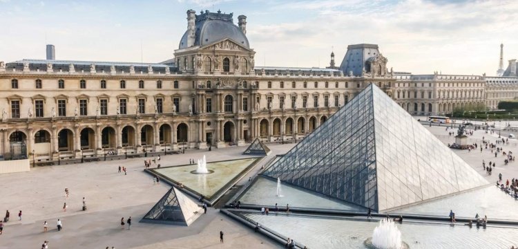 Louvre Müzesi geçen yıl 10.2 milyon ziyaretçi ile rekor kırdı.