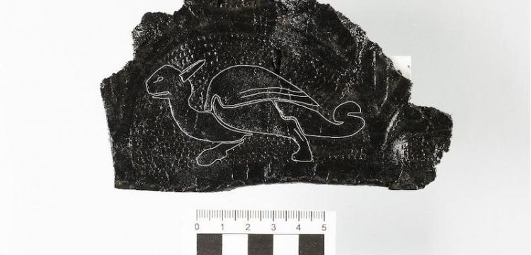 İngiltere'de Orta Çağ’dan kalma ejderhalı deri parçası bulundu