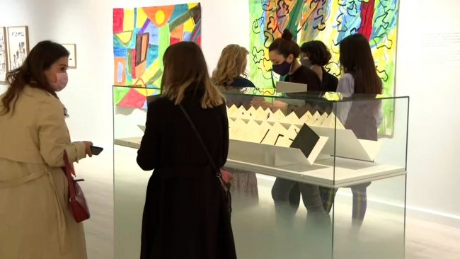 Etel Adnan'ın eserleri ilk kez İstanbul Pera Müzesi'nde sergileniyor
