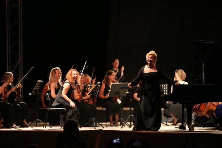 Gümüşlük Müzik Festivali Gülsin Onay ve Ancyra Ensemble konseriyle başladı